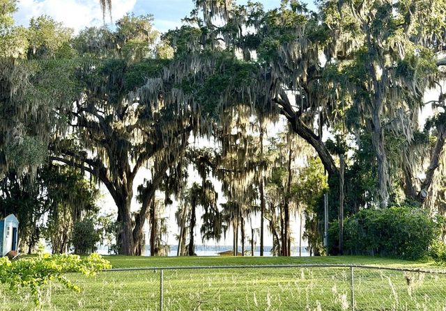 1043 SE COUNTY ROAD 21B, Melrose, FL 32666