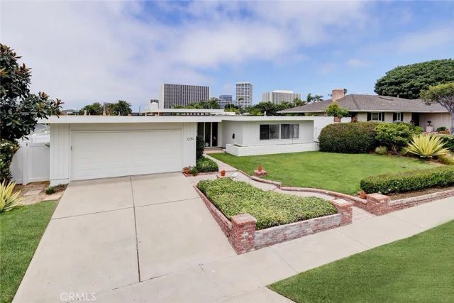 1251 Surfline Way, Corona Del Mar, CA 92625