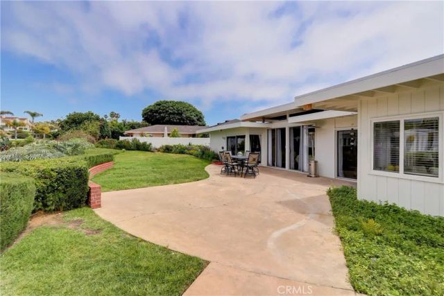 1251 Surfline Way, Corona Del Mar, CA 92625