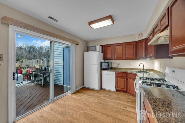 16 Rodio Court, Sayreville, NJ 08872