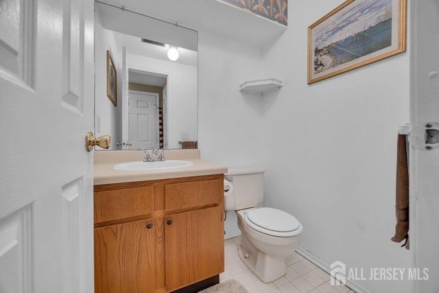 16 Rodio Court, Sayreville, NJ 08872