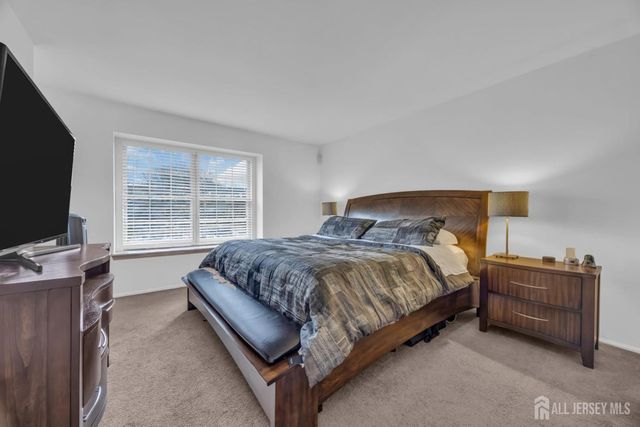 16 Rodio Court, Sayreville, NJ 08872