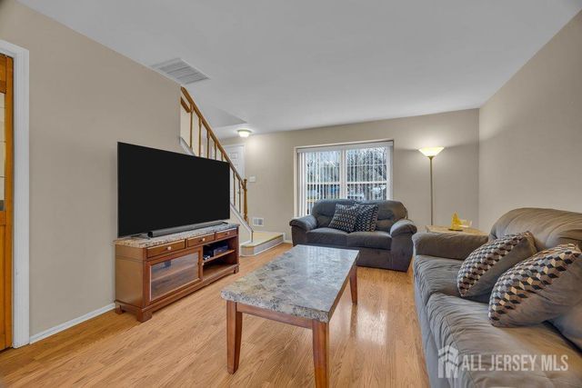 16 Rodio Court, Sayreville, NJ 08872