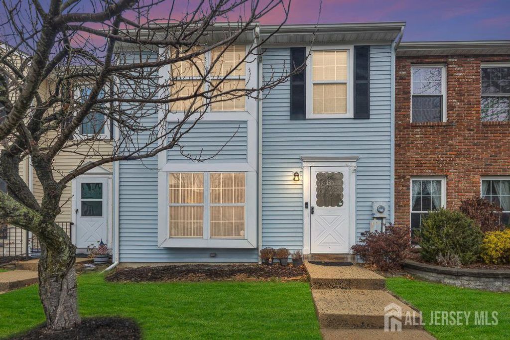 16 Rodio Court, Sayreville, NJ 08872