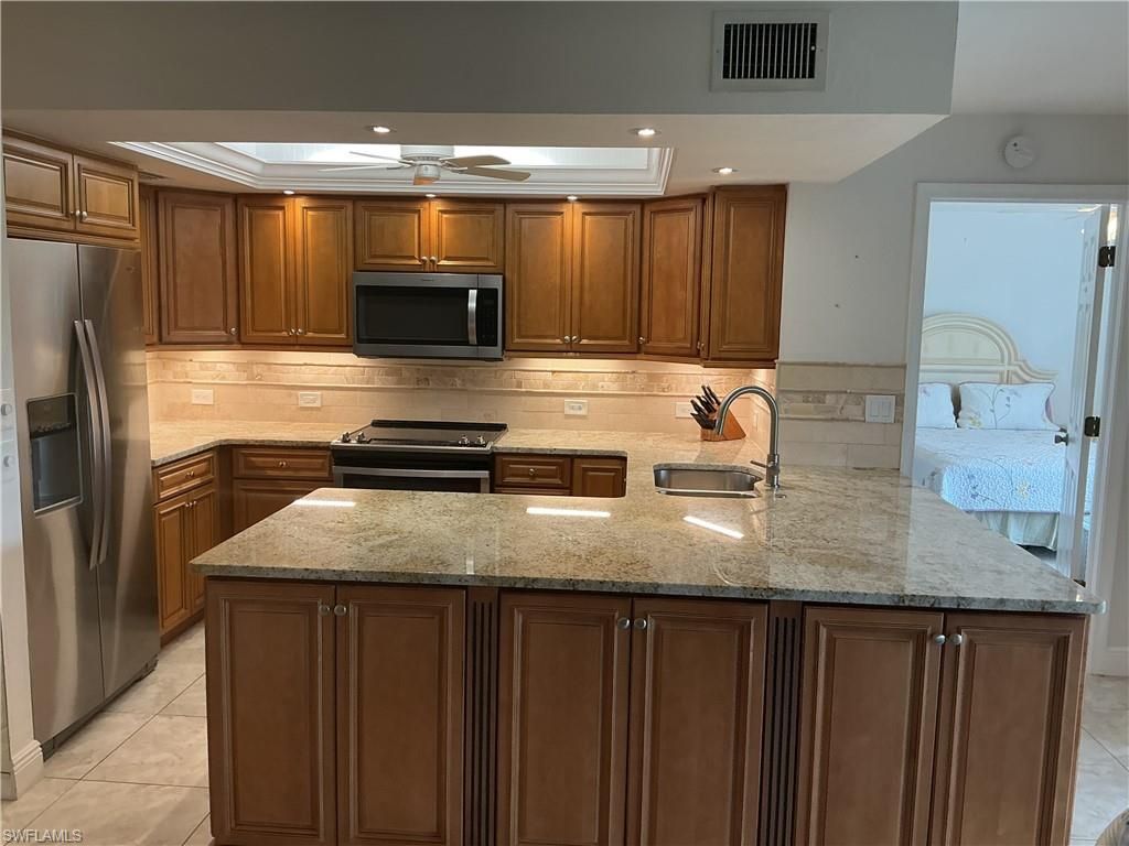 5845 Trailwinds DR 515, FORT MYERS, FL 33907 — photo 2