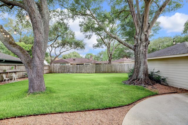 12523 Briar Forest Drive, Houston, TX 77077