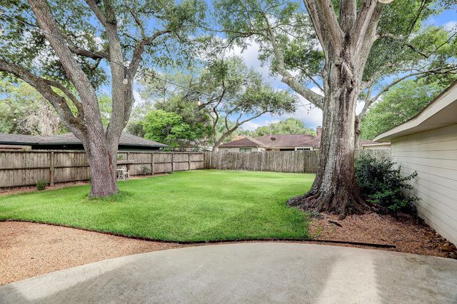 12523 Briar Forest Drive, Houston, TX 77077