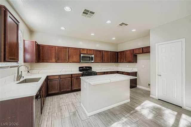 371 Botanic Gardens Drive, Las Vegas, NV 89148