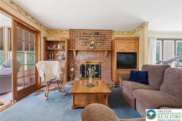 1011 Johnston Drive, Bethlehem Twp, PA 18017