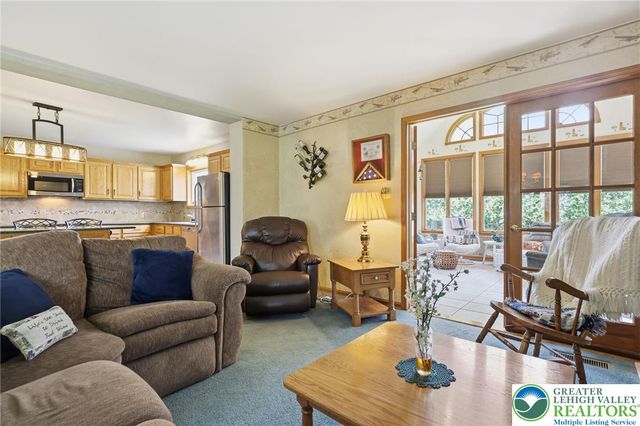 1011 Johnston Drive, Bethlehem Twp, PA 18017
