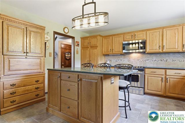 1011 Johnston Drive, Bethlehem Twp, PA 18017