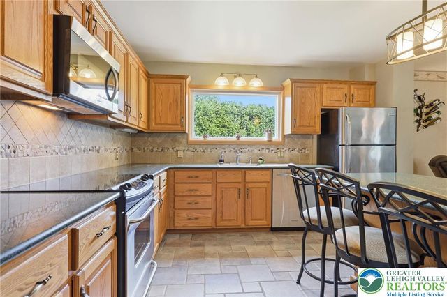1011 Johnston Drive, Bethlehem Twp, PA 18017