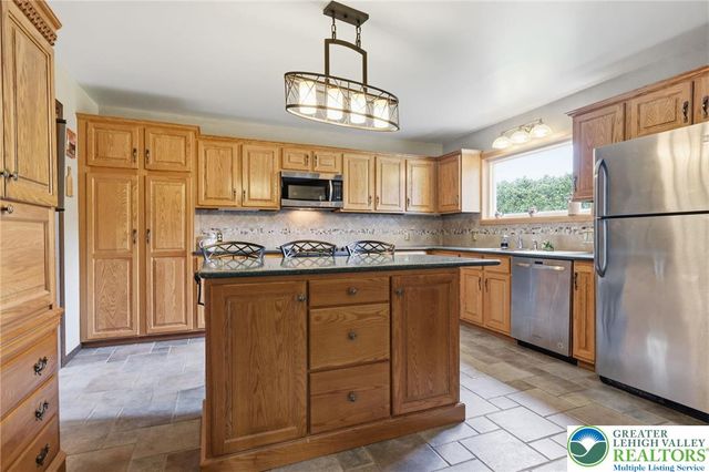 1011 Johnston Drive, Bethlehem Twp, PA 18017