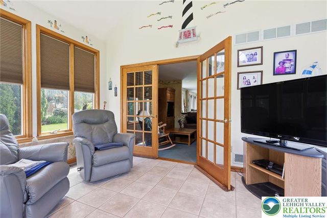 1011 Johnston Drive, Bethlehem Twp, PA 18017