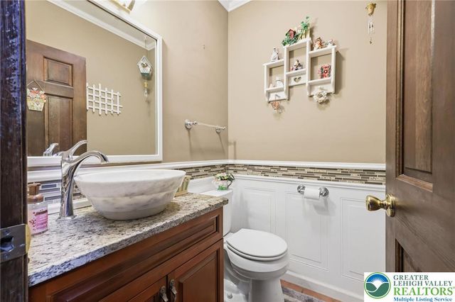 1011 Johnston Drive, Bethlehem Twp, PA 18017