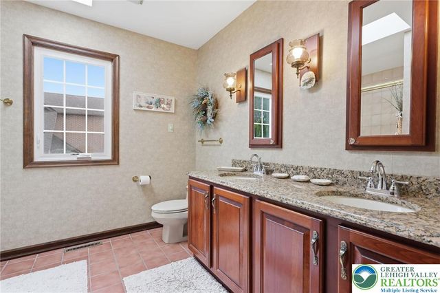 1011 Johnston Drive, Bethlehem Twp, PA 18017