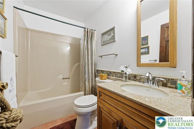 1011 Johnston Drive, Bethlehem Twp, PA 18017