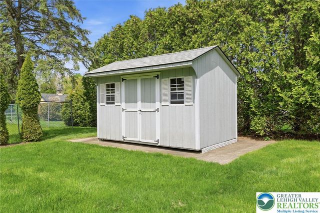 1011 Johnston Drive, Bethlehem Twp, PA 18017