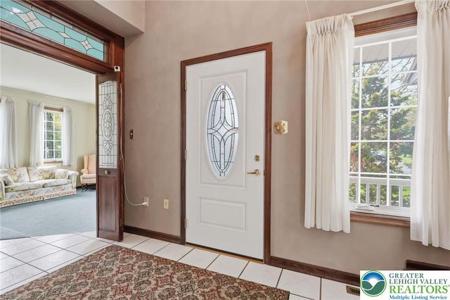 1011 Johnston Drive, Bethlehem Twp, PA 18017