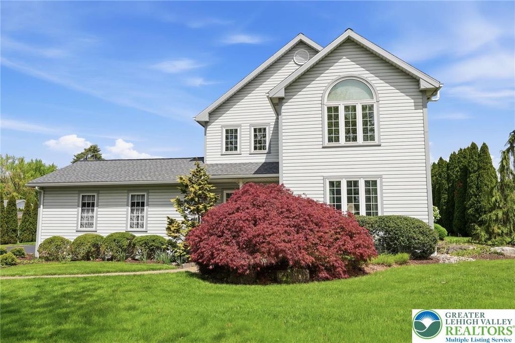 1011 Johnston Drive, Bethlehem Twp, PA 18017