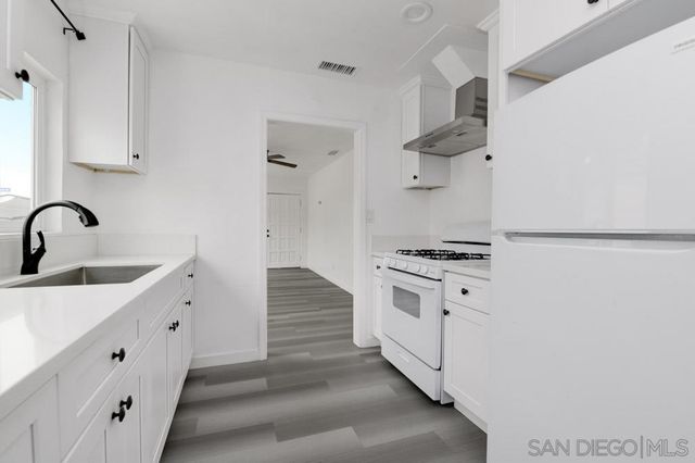 2888 Ocean View, San Diego, CA 92113