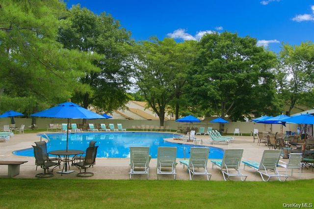 23 Dorset Court F, Yorktown Heights, NY 10598