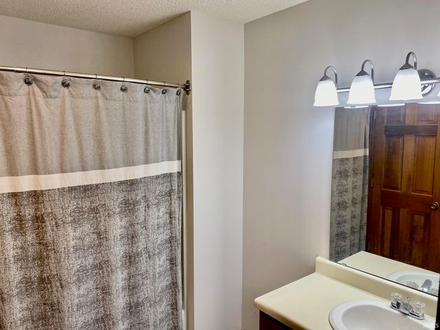 7023 Thamesford Drive, Fort Wayne, IN 46835