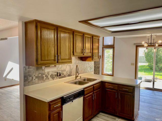 7023 Thamesford Drive, Fort Wayne, IN 46835