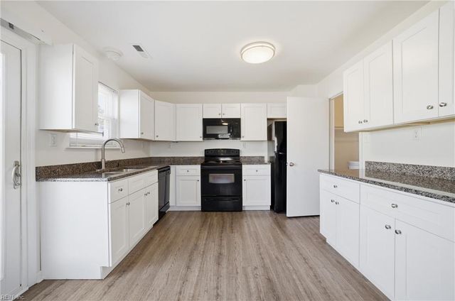 2932 Fetsch PL, Virginia Beach, VA 23453