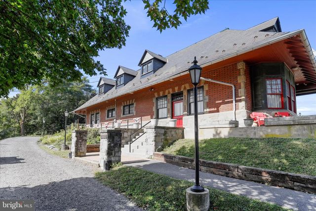 46 N CARLISLE STREET, Greencastle, PA 17225