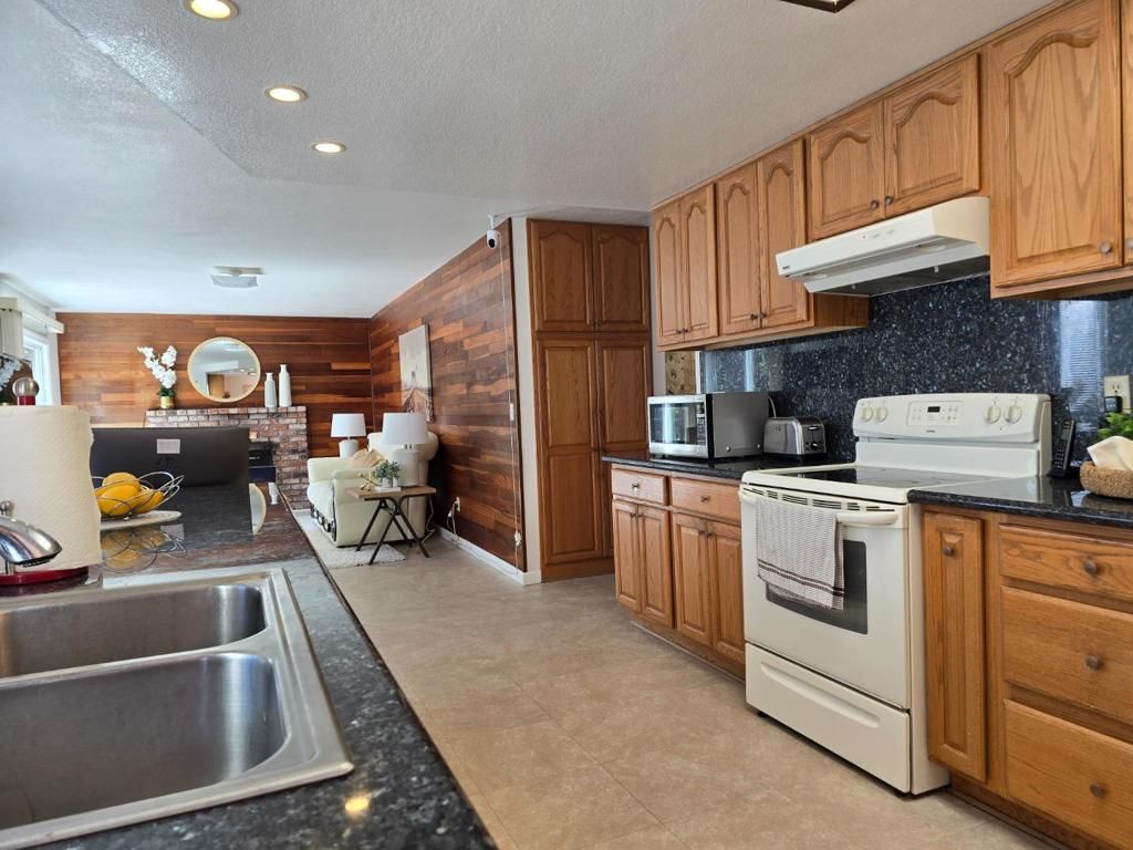 Image 19 of property listing at 161 Hackamore Lane, Fremont, CA 94539