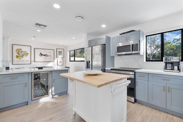 8201 SW 151st St, Palmetto Bay, FL 33158