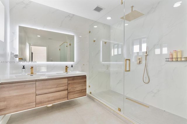 8201 SW 151st St, Palmetto Bay, FL 33158