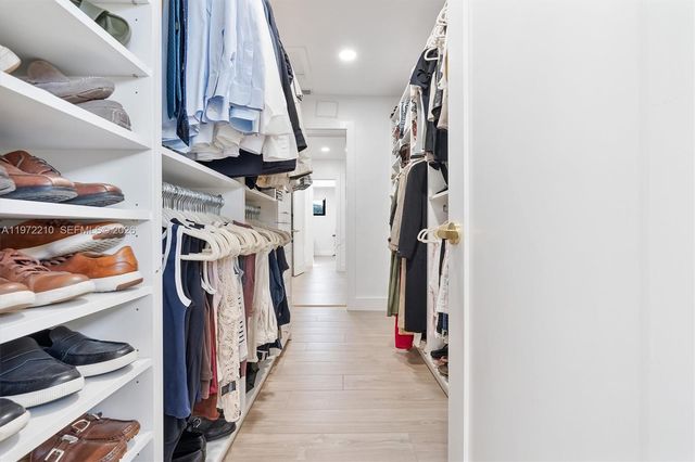 8201 SW 151st St, Palmetto Bay, FL 33158