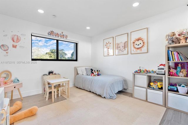 8201 SW 151st St, Palmetto Bay, FL 33158