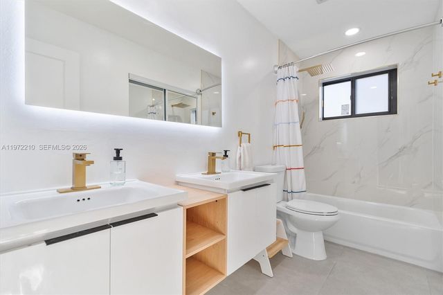 8201 SW 151st St, Palmetto Bay, FL 33158