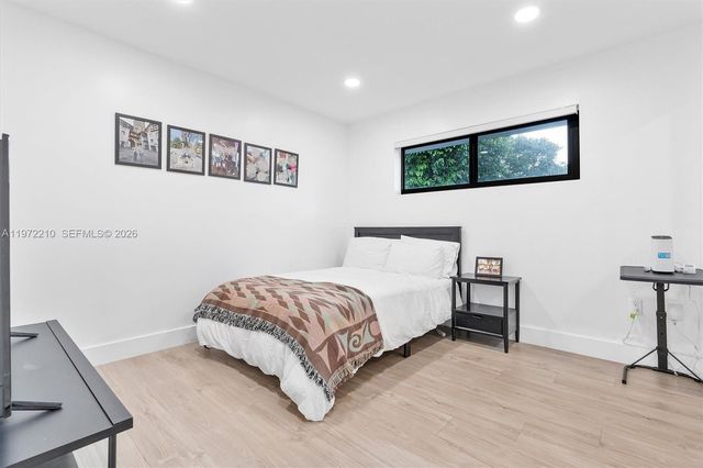 8201 SW 151st St, Palmetto Bay, FL 33158