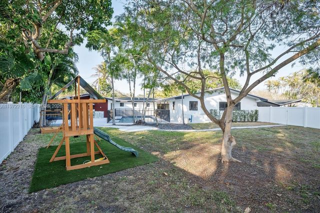 8201 SW 151st St, Palmetto Bay, FL 33158