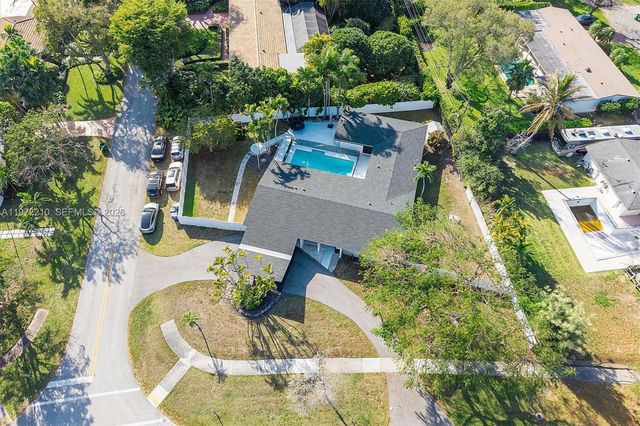 8201 SW 151st St, Palmetto Bay, FL 33158