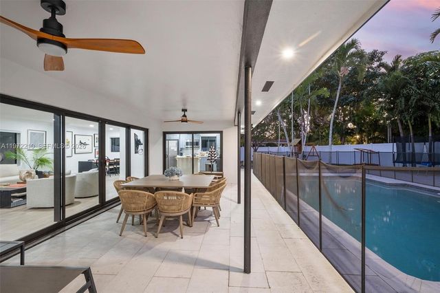 8201 SW 151st St, Palmetto Bay, FL 33158