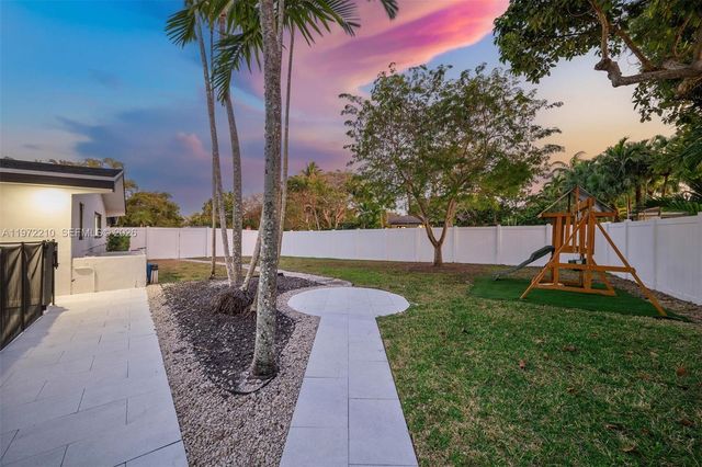 8201 SW 151st St, Palmetto Bay, FL 33158