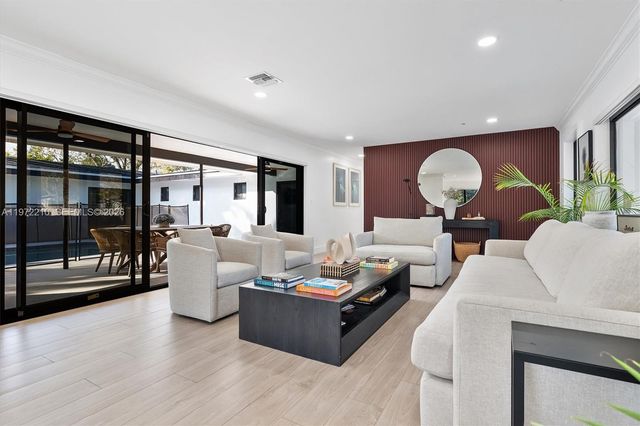 8201 SW 151st St, Palmetto Bay, FL 33158