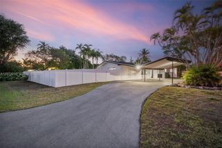 8201 SW 151st St, Palmetto Bay, FL 33158