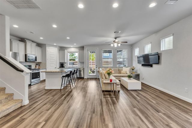 9904 Smokehouse Silo Lane, Houston, TX 77080