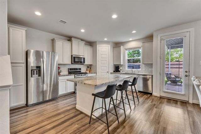 9904 Smokehouse Silo Lane, Houston, TX 77080