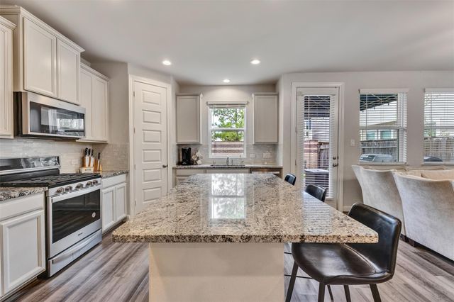 9904 Smokehouse Silo Lane, Houston, TX 77080