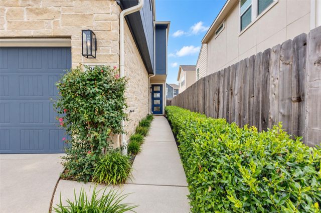 9904 Smokehouse Silo Lane, Houston, TX 77080