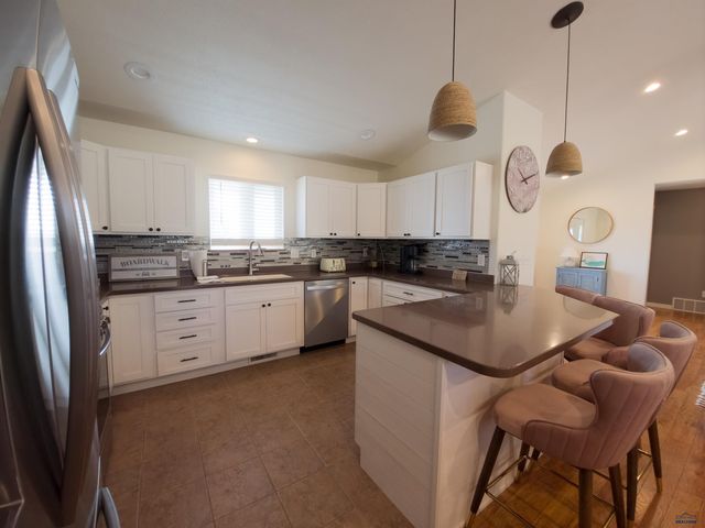 2702 WILDHORSE DR, Rapid City, SD 57703