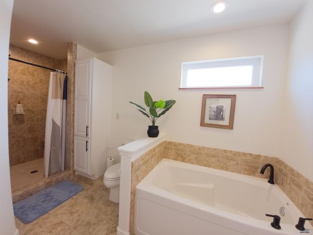 2702 WILDHORSE DR, Rapid City, SD 57703