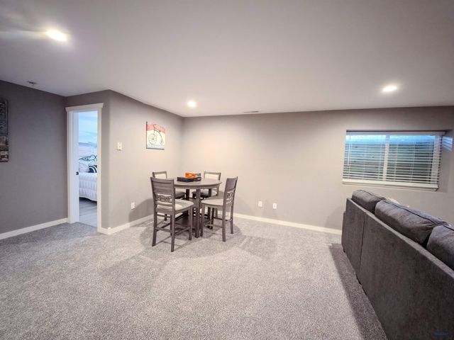 2702 WILDHORSE DR, Rapid City, SD 57703